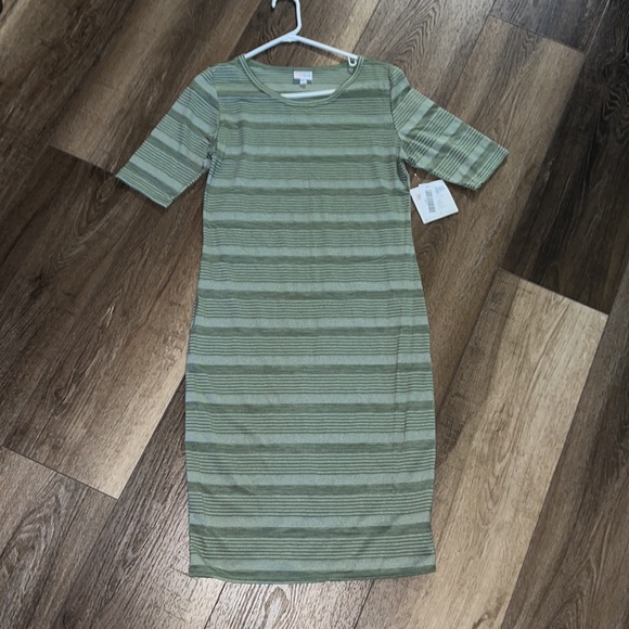 🌼FOR BUNDLE ONLY🌼LuLaRoe T-shirt Dress - Picture 4 of 8